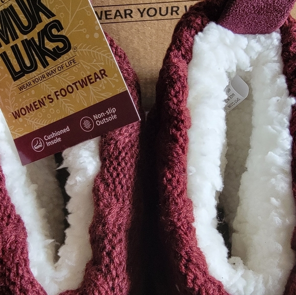 MUK LUKS Women's Maroon cuffed Winter Boots Size 7. - Picture 4 of 6